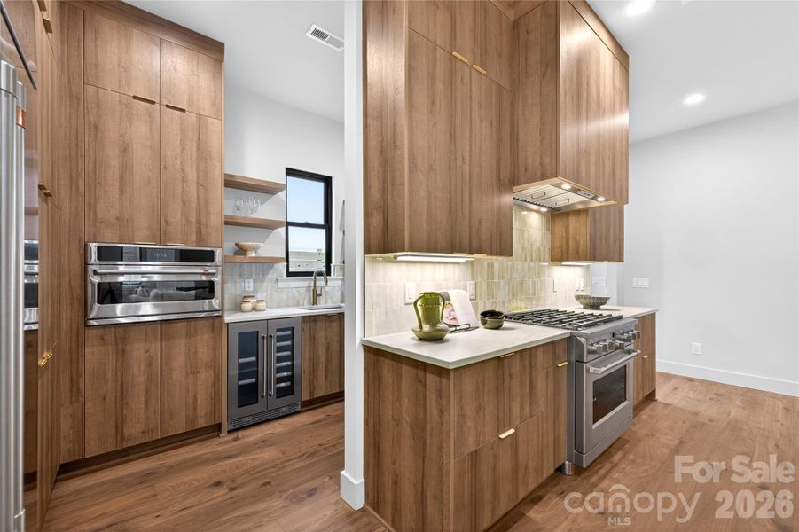 Dedicated scullery with additional sink, wine