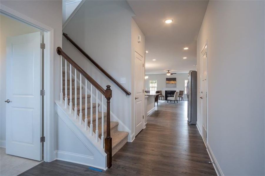 Spacious, unfurnished interior of a new home in Mirror Lake at South Harbour, Villa Rica (Image 13).