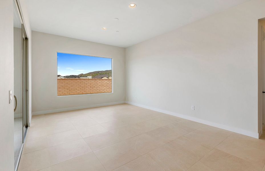 Spacious, unfurnished interior of a new home in Saguaro Reserve - Majesty, Marana (Image 16).