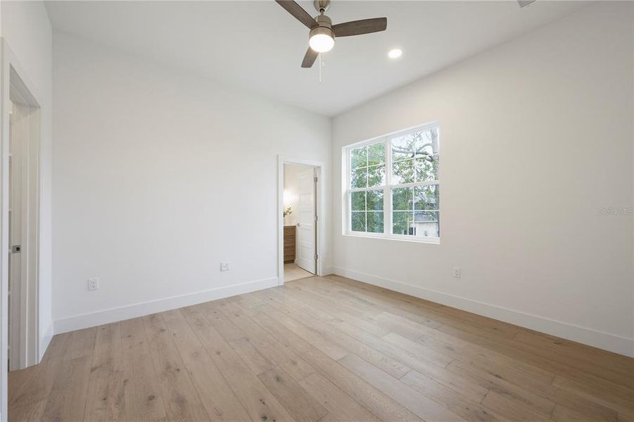 Spacious, unfurnished interior of a new home in , Winter Park (Image 22).