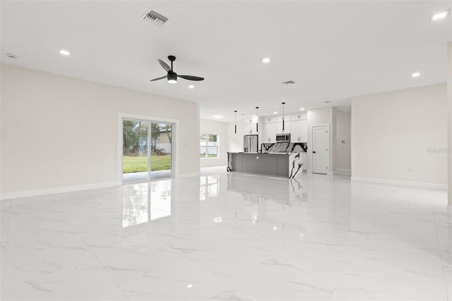Spacious, unfurnished interior of a new home in , Weeki Wachee (Image 15).