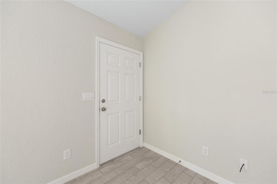 Spacious, unfurnished interior of a new home in , Ocala (Image 12).