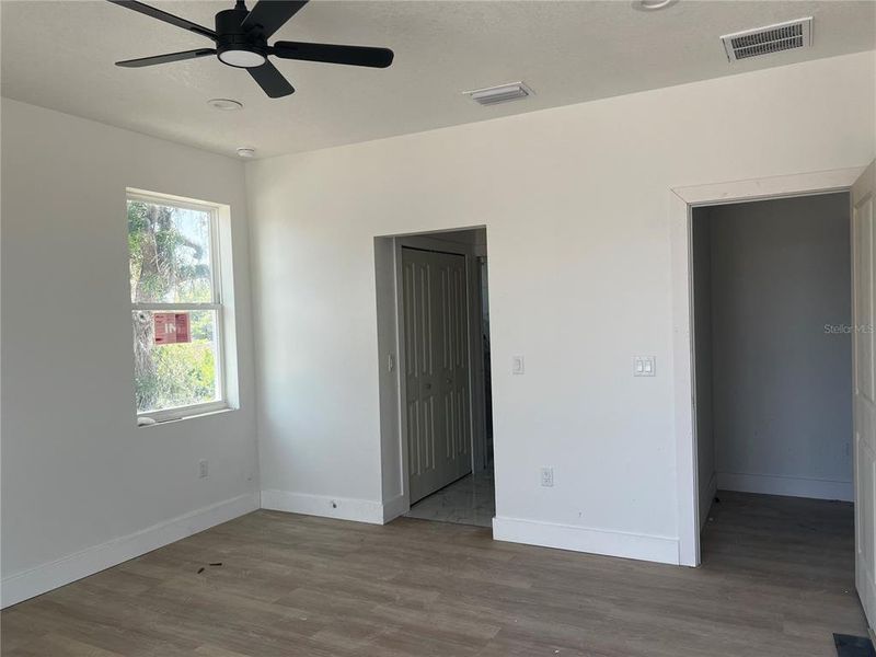 Spacious, unfurnished interior of a new home in , Tampa (Image 7).