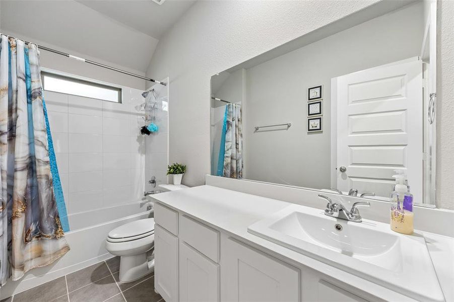 Furnished interior view inside a new home in LakePointe, Lavon (Image 19).