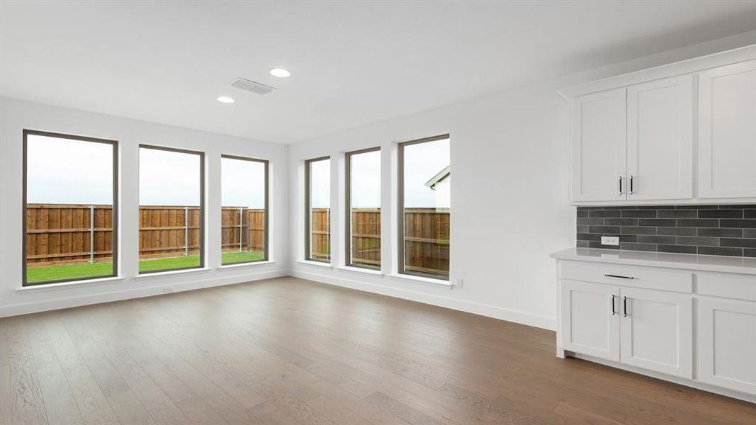 Spacious, unfurnished interior of a new home in Myrtle Creek 71', Waxahachie (Image 21).