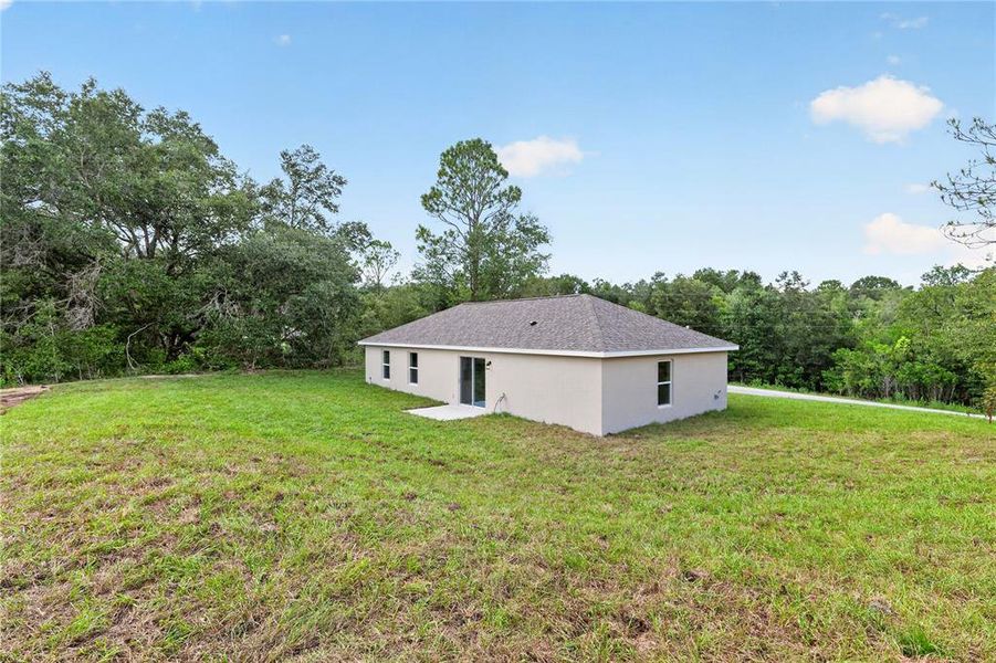 Exterior details and patio area of a home in , Dunnellon (Image 3).