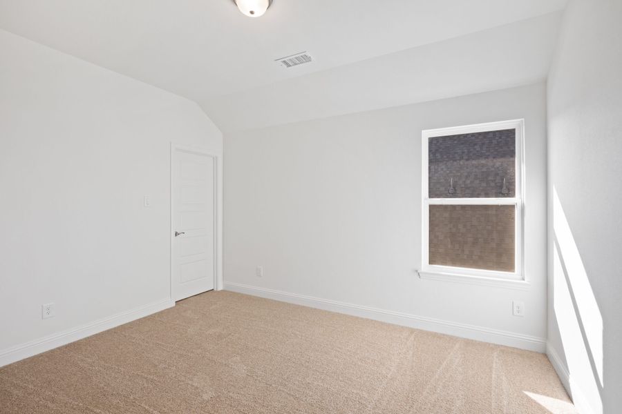 Spacious, unfurnished interior of a new home in Edgewater, Fate (Image 40).