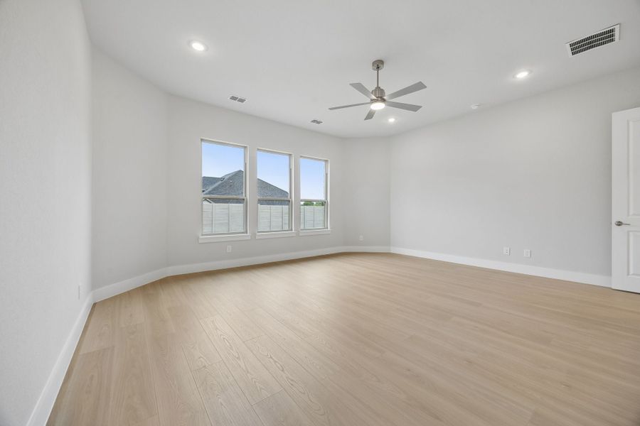 Spacious, unfurnished interior of a new home in Painted Tree Lakeside, McKinney (Image 24).