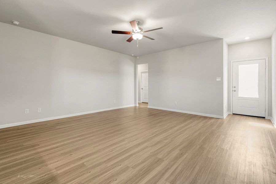 Spacious, unfurnished interior of a new home in Wayside Village, Houston (Image 9).