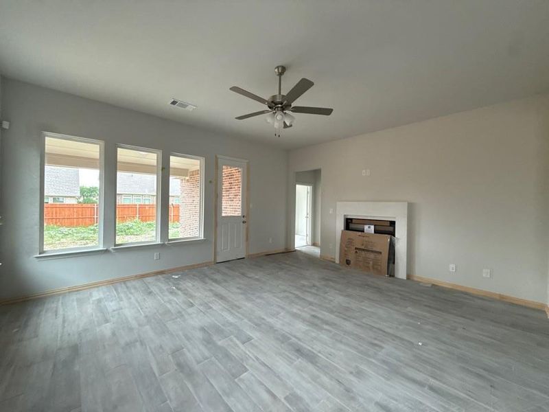 Spacious, unfurnished interior of a new home in Morningstar, Aledo (Image 5).