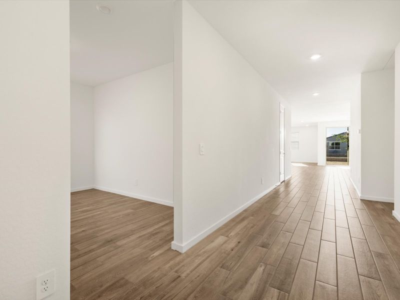 Spacious, unfurnished interior of a new home in Bella Vista Farms Reserve Series, San Tan Valley (Image 13).
