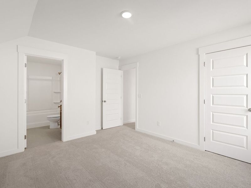 Spacious, unfurnished interior of a new home in Benders Cove, Mount Juliet (Image 41).