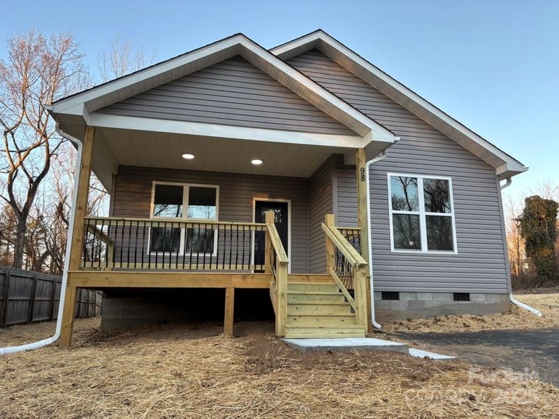 Welcome home to 98 Brooklyn Rd! Welcome home to 98 Brooklyn Rd!