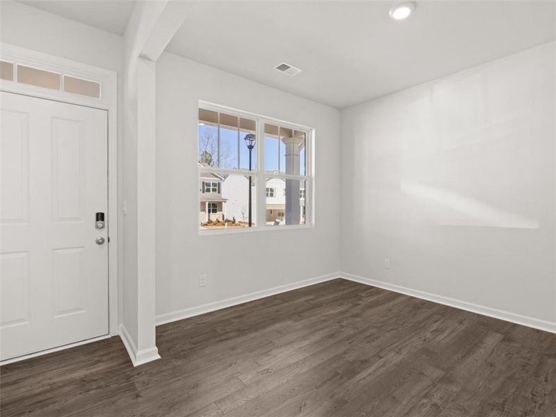 Spacious, unfurnished interior of a new home in Oaks at Cedar Grove, Fairburn (Image 15).