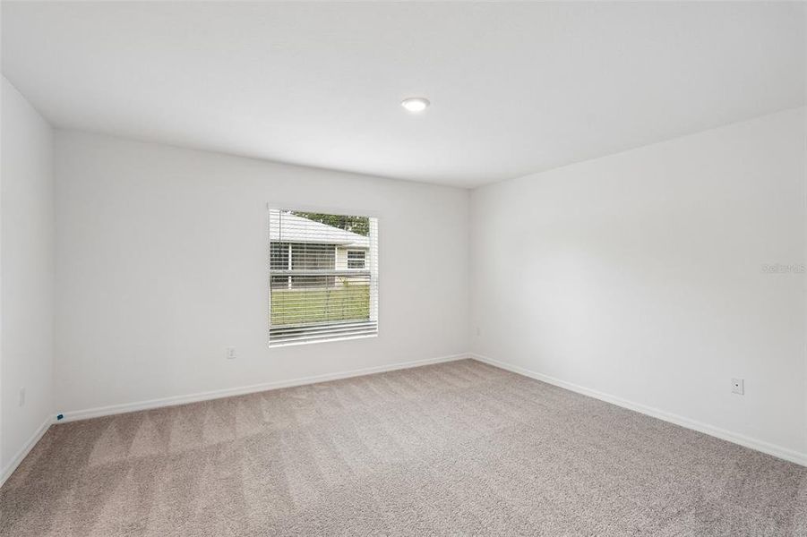 Spacious, unfurnished interior of a new home in Port Charlotte, Port Charlotte (Image 34).