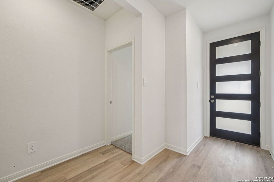 Spacious, unfurnished interior of a new home in Estancia Ranch - Premier Series, San Antonio (Image 25). Spacious, unfurnished interior of a new home in Estancia Ranch - Premier Series, San Antonio (Image 25).