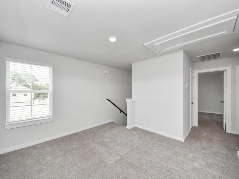 Spacious, unfurnished interior of a new home in Caney Creek Place, Conroe (Image 33).