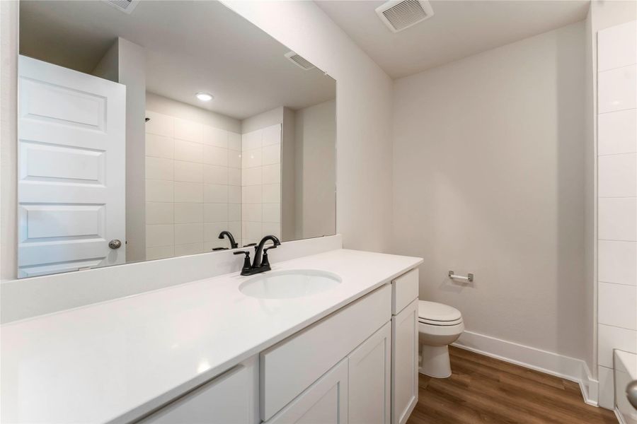 Image 20 of a home in Cay Landing. Image 20 of a home in Cay Landing.