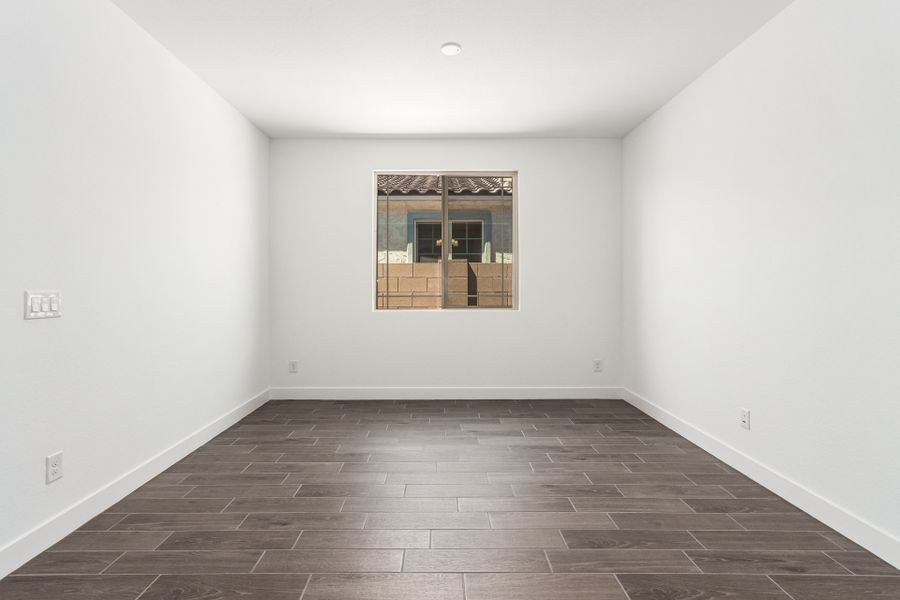 Spacious, unfurnished interior of a new home in Hawes Crossing, Mesa (Image 13).