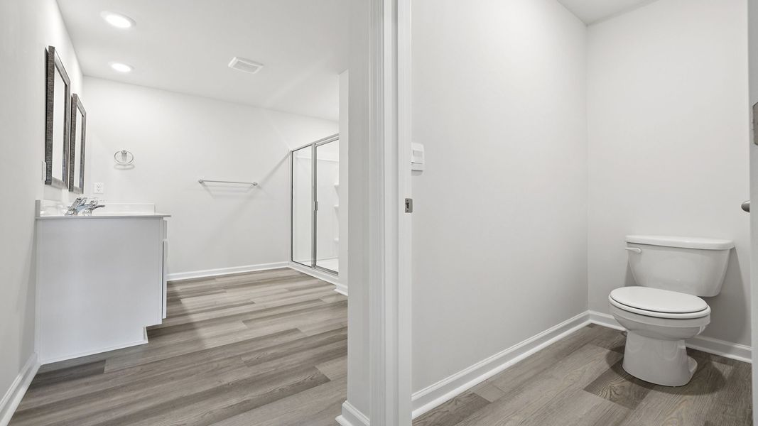 Spacious, unfurnished interior of a new home in Cascade Point, Seneca (Image 27).