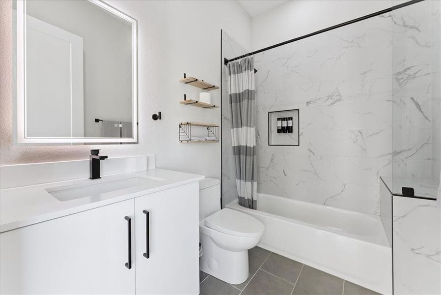 *All photos pictured are unit #101 in building 1512, Coloring/finishes will vary unit to unit. Other differences may be present*