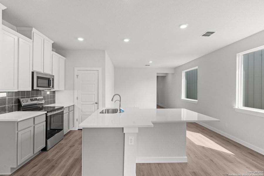 Furnished interior view inside a new home in Highland Ridge, New Braunfels (Image 7). Furnished interior view inside a new home in Highland Ridge, New Braunfels (Image 7).