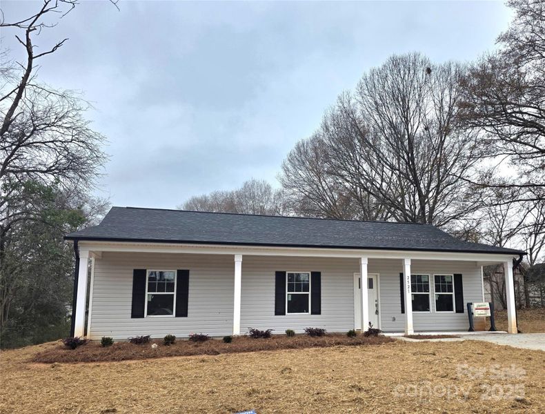 Exterior details and patio area of a home in , Gastonia (Image 12).