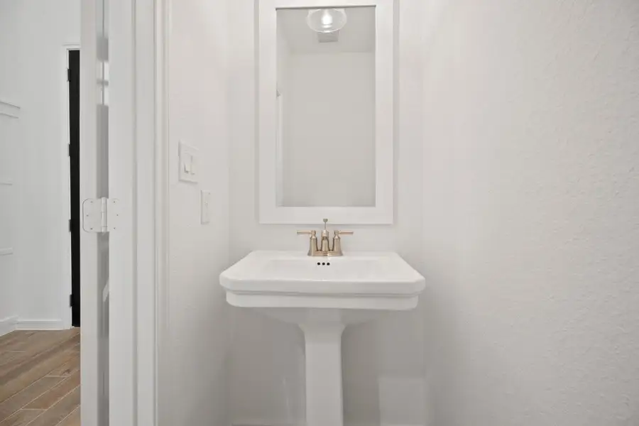 Half bath (*Photo not of actual home and used for illustration purposes only.) Half bath (*Photo not of actual home and used for illustration purposes only.)