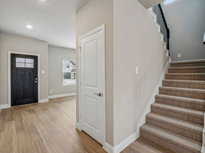 Spacious, unfurnished interior of a new home in Eastridge - Signature Series, McKinney (Image 21).