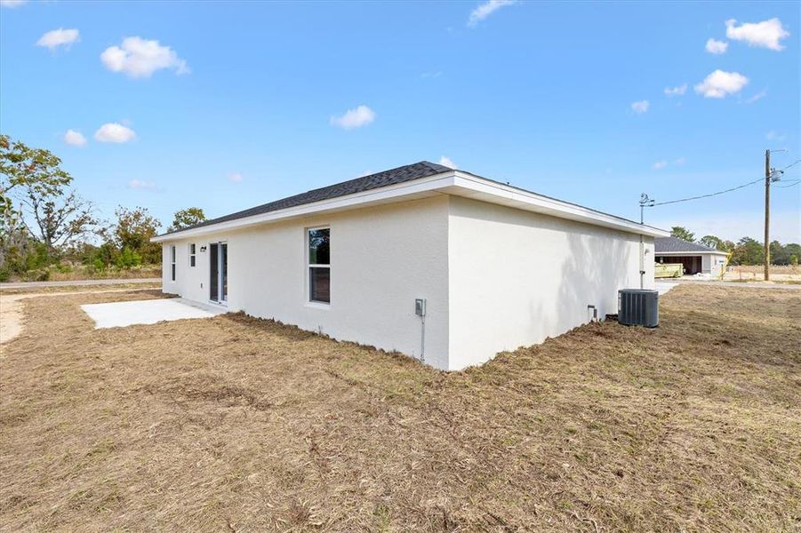 Exterior details and patio area of a home in , Ocklawaha (Image 24).