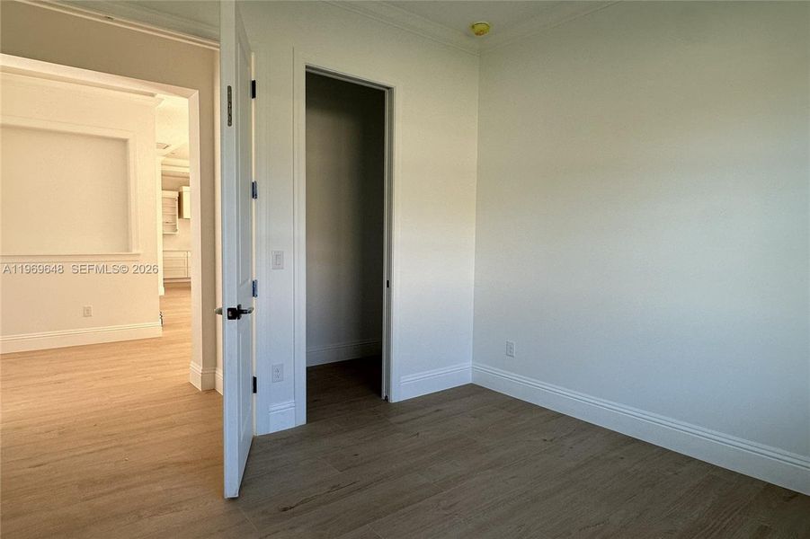 Spacious, unfurnished interior of a new home in , Vero Beach (Image 6).