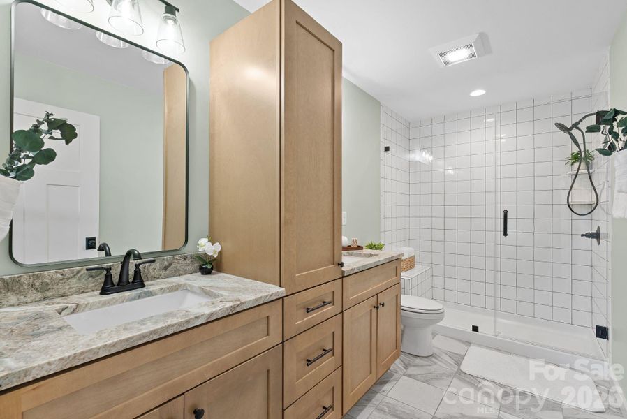 Primary En-suite Full Bath