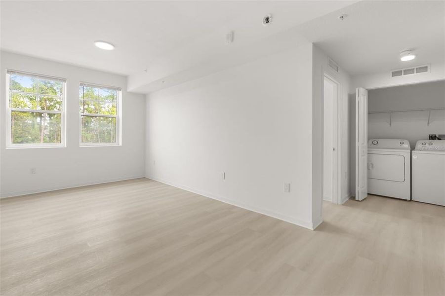 Spacious, unfurnished interior of a new home in , Orlando (Image 15).