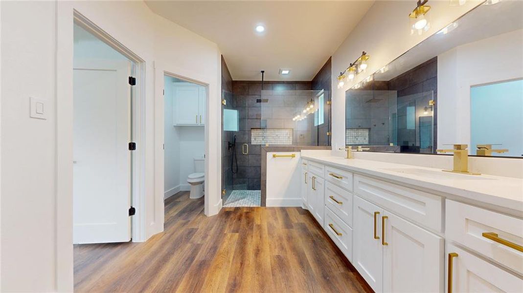 Furnished interior view inside a new home in , Cleburne (Image 17).