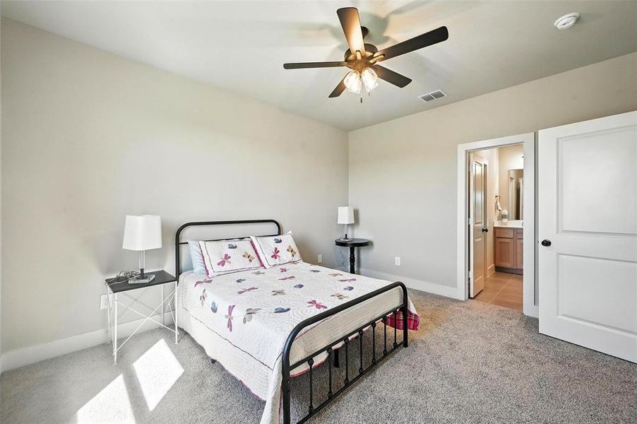 Furnished interior view inside a new home in Silver Sage Farm, Weatherford (Image 35). Furnished interior view inside a new home in Silver Sage Farm, Weatherford (Image 35).