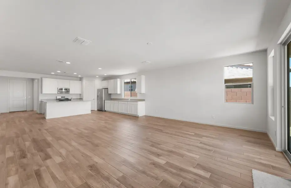 Spacious, unfurnished interior of a new home in Soleo, San Tan Valley (Image 21). Spacious, unfurnished interior of a new home in Soleo, San Tan Valley (Image 21).
