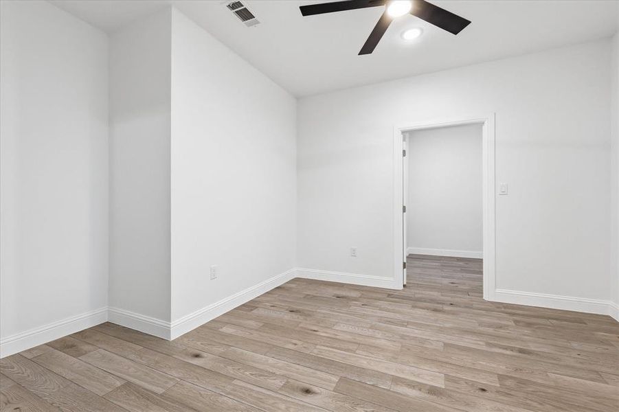 Spacious, unfurnished interior of a new home in , Sanger (Image 16).