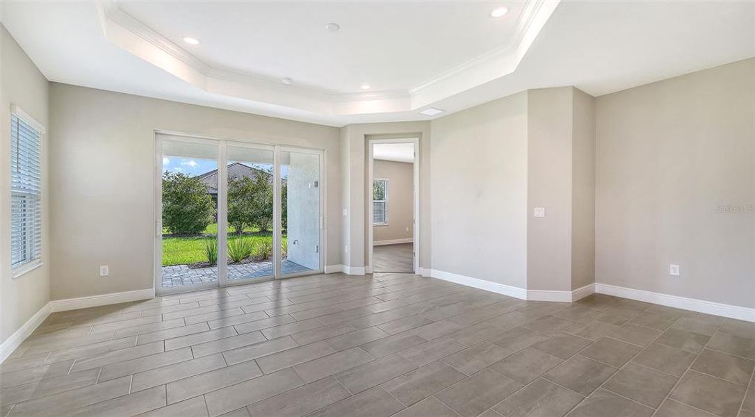 Spacious, unfurnished interior of a new home in Windward, Lakewood Ranch (Image 19).