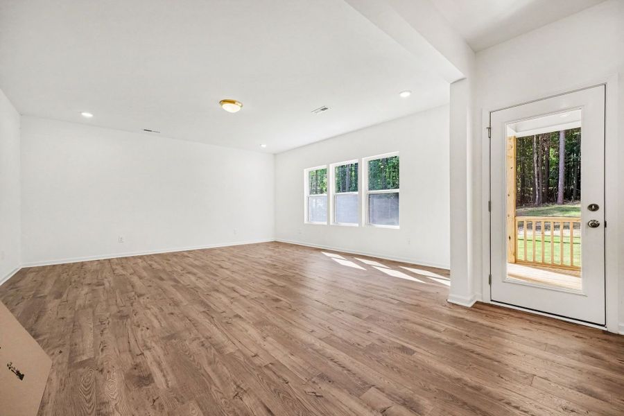 Spacious, unfurnished interior of a new home in Lake Royale, Louisburg (Image 12).