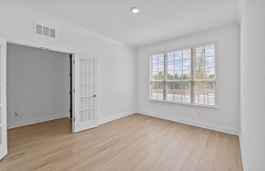 Spacious, unfurnished interior of a new home in Bluffview Reserve, Leander (Image 36).