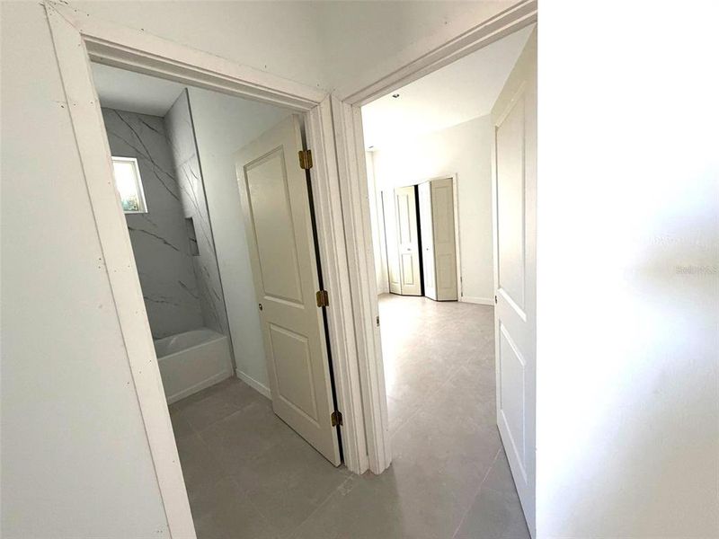 Spacious, unfurnished interior of a new home in , Lehigh Acres (Image 5).