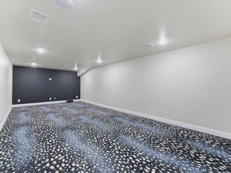 Spacious, unfurnished interior of a new home in , Edgewood (Image 18).