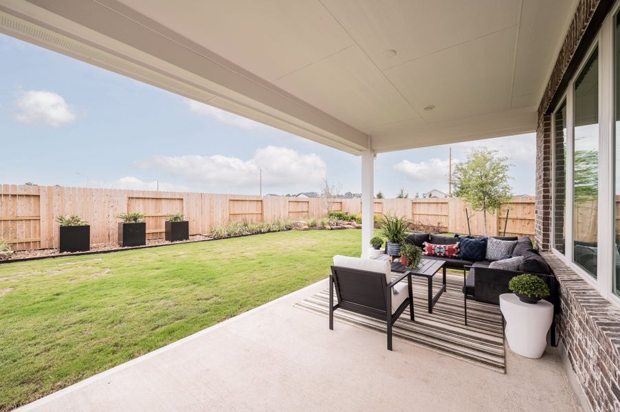Representative exterior details of a home built from the Caddo by Tri Pointe Homes in Mason Woods, Cypress (Image 25).