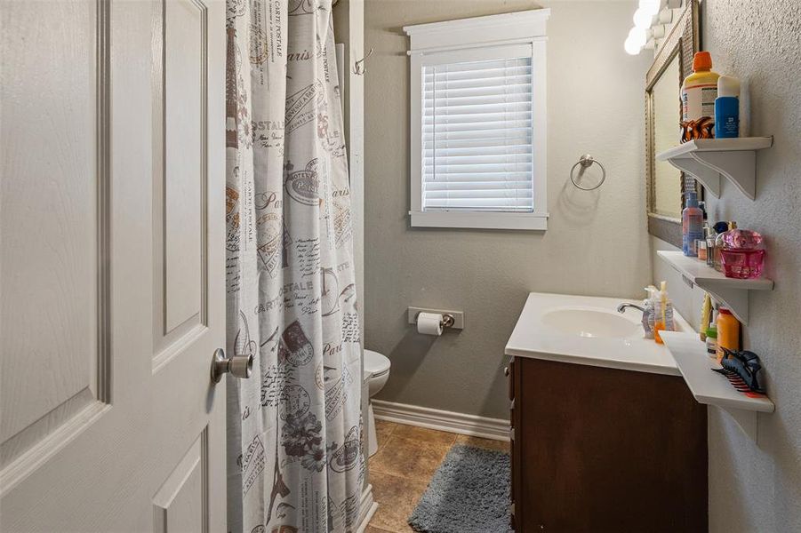 Furnished interior view inside a new home in , Gun Barrel City (Image 23).