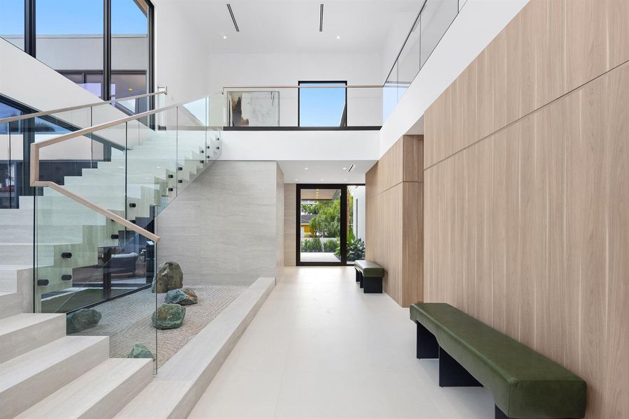 FOYER FOYER