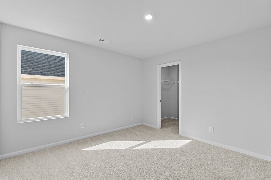Spacious, unfurnished interior of a new home in Hanes Lake, Winston-Salem (Image 33).