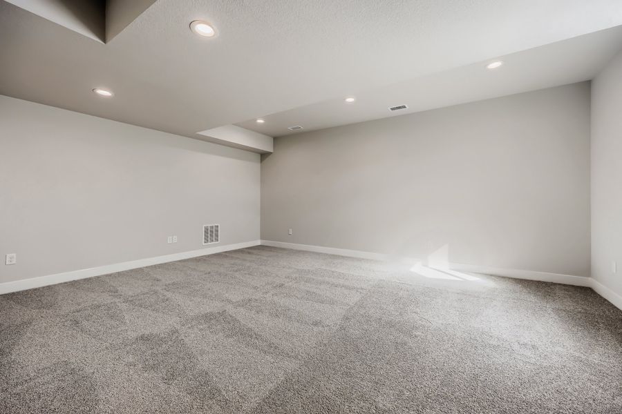 8461 Dines - Rec Room