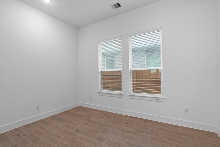 Spacious, unfurnished interior of a new home in Brookewater, Rosenberg (Image 12).