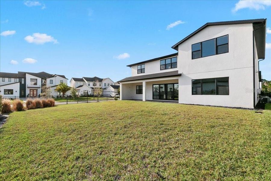 Exterior details and patio area of a home in , Orlando (Image 24).