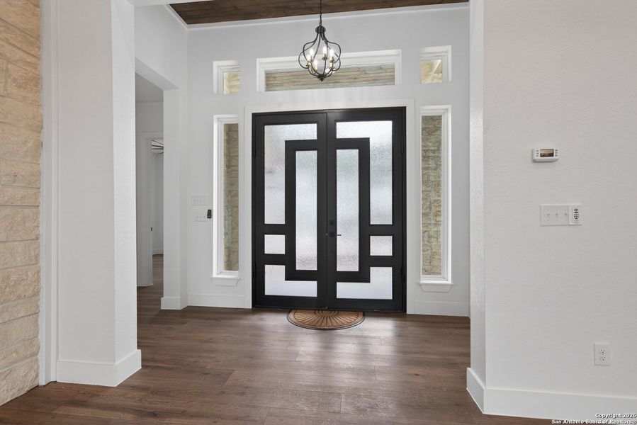 Spacious, unfurnished interior of a new home in , Blanco (Image 21).